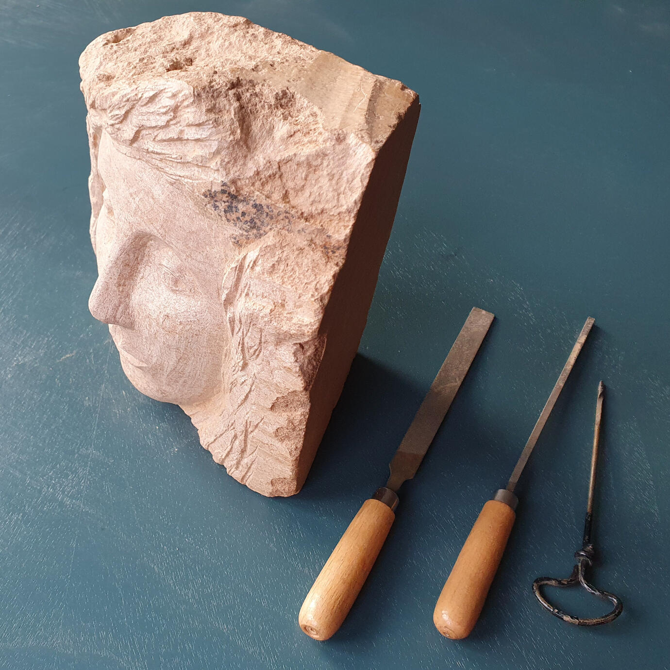 &quot;Aus einem Block&quot;, Speckstein